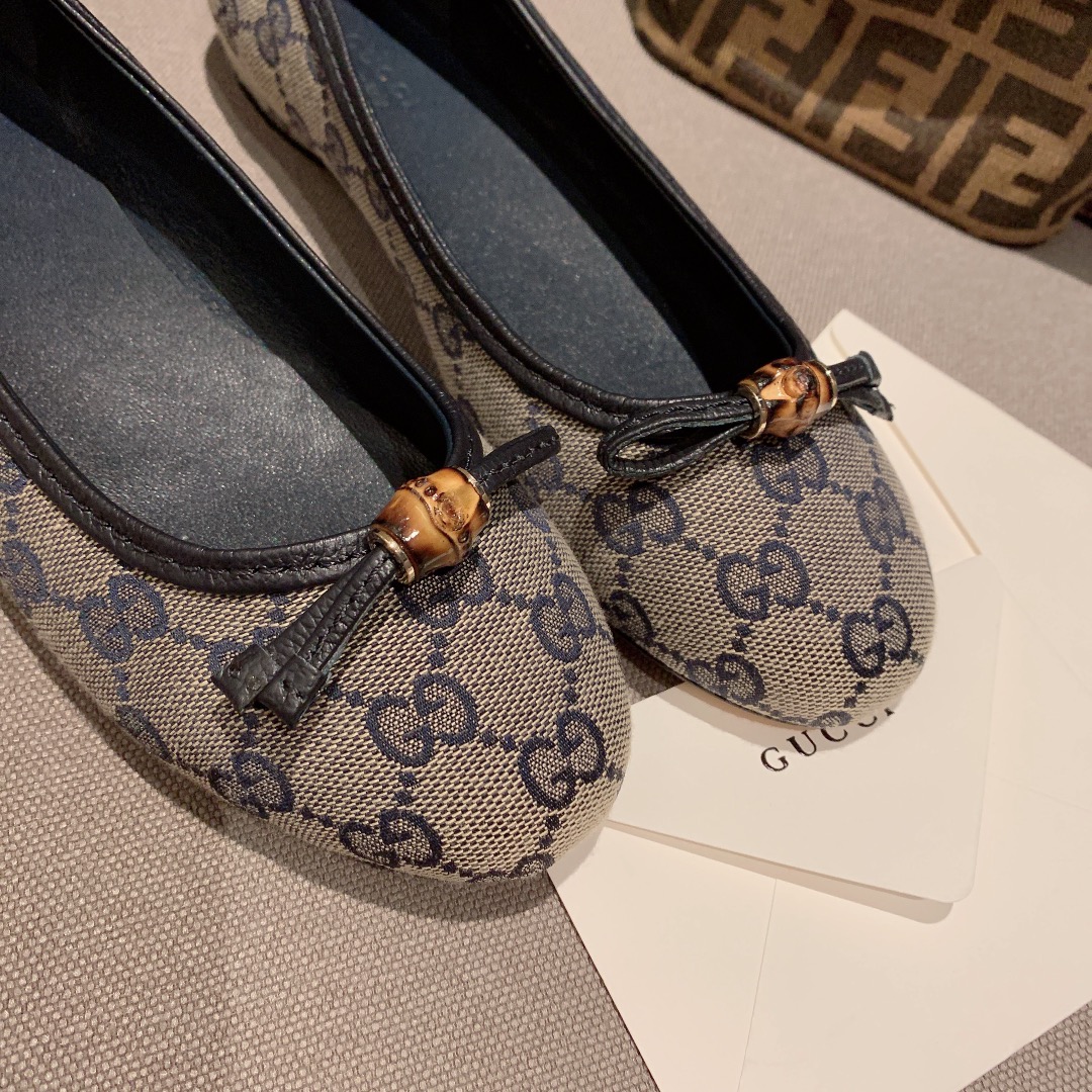 G*u*i beige/blue gg canvas and leather bow ballet flats