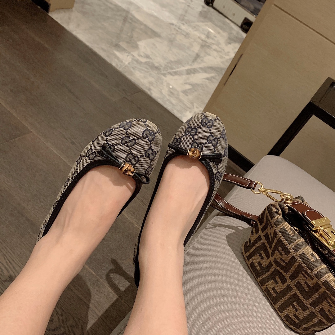 G*u*i beige/blue gg canvas and leather bow ballet flats