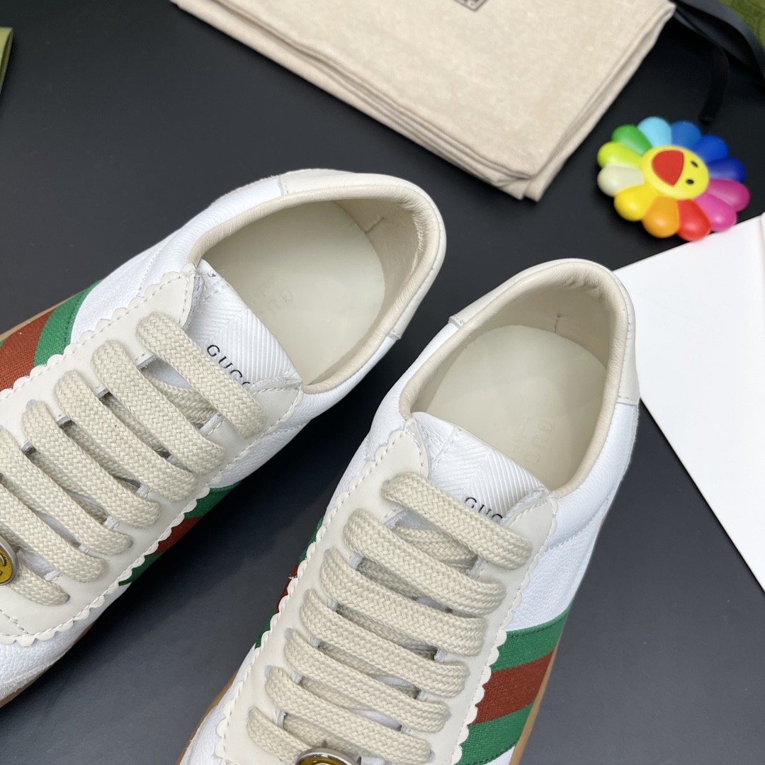 G*u*i flats 39
