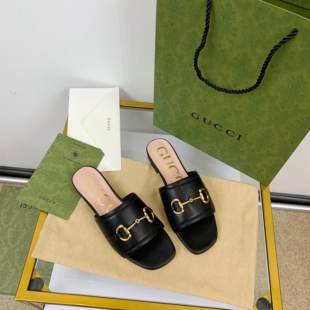 G*u*i slippers 69