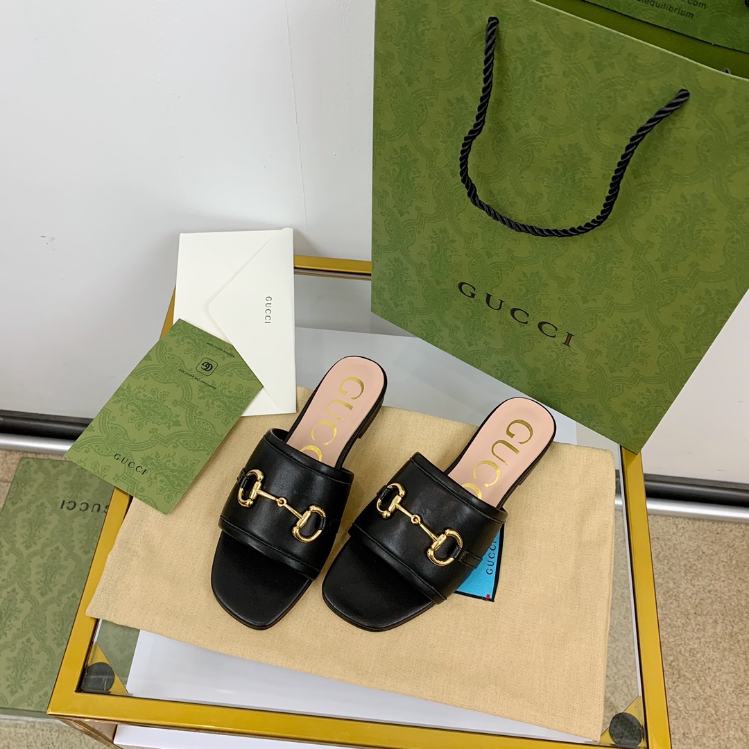 G*u*i slippers 69