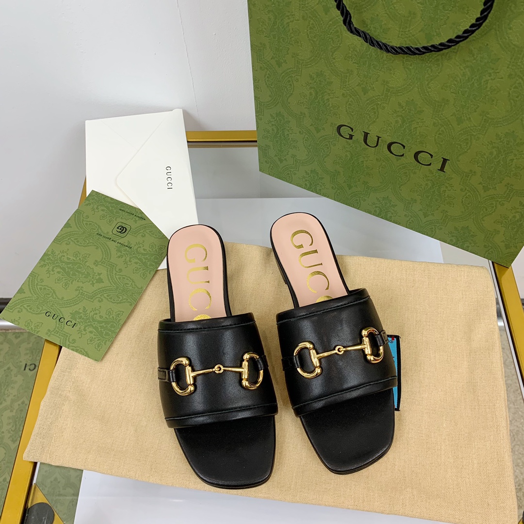 G*u*i slippers 69
