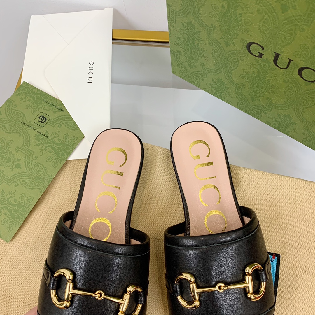 G*u*i slippers 69