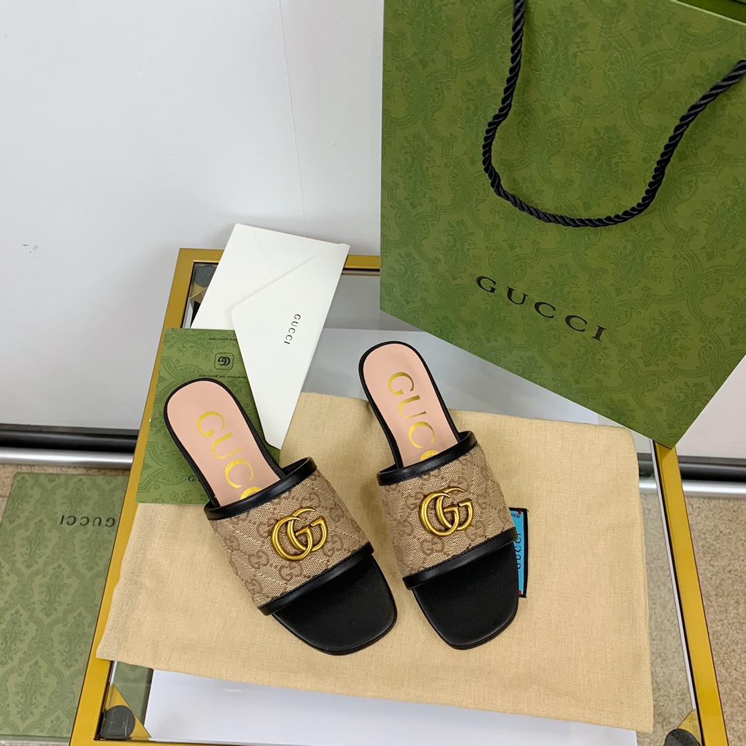 G*u*i slippers 79