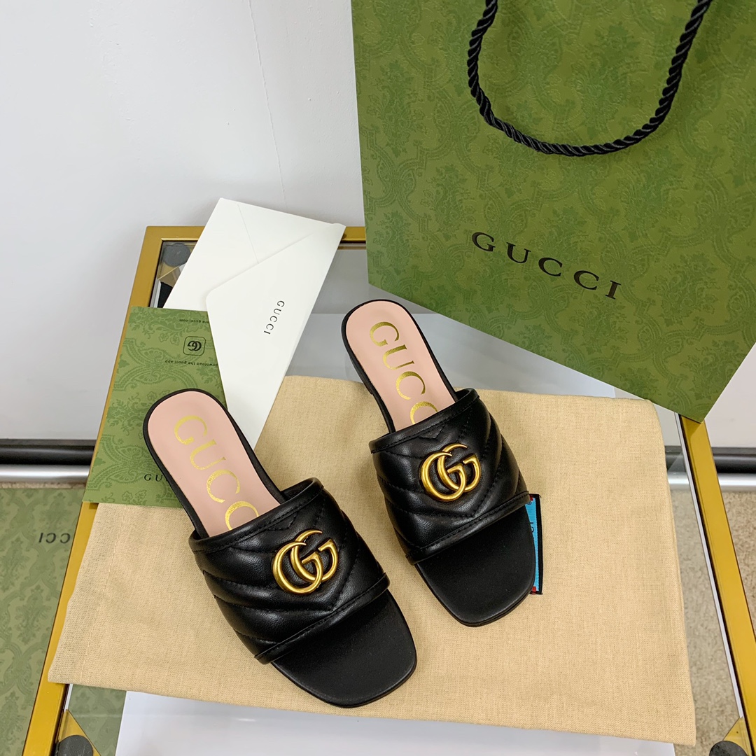 G*u*i slippers 80