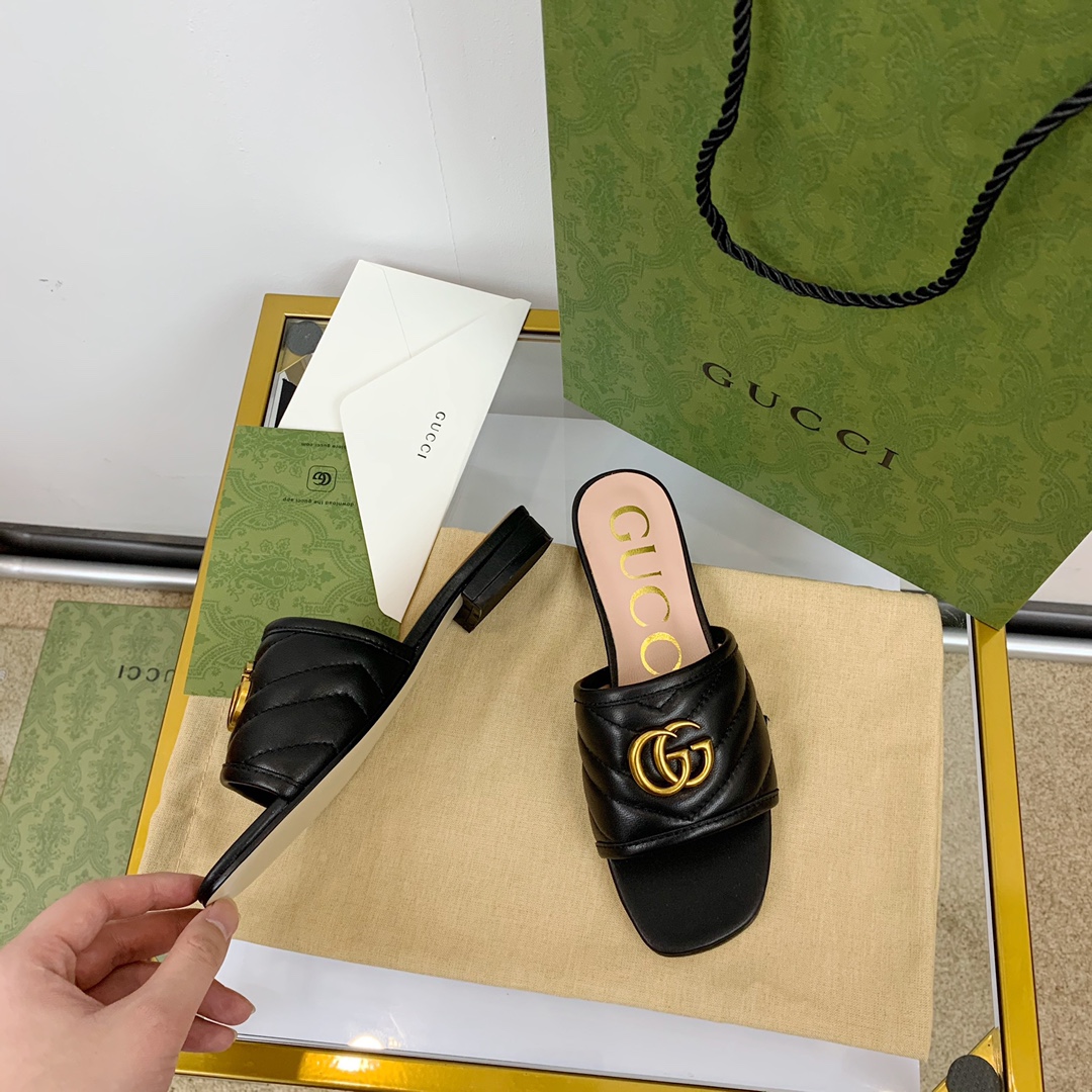G*u*i slippers 80