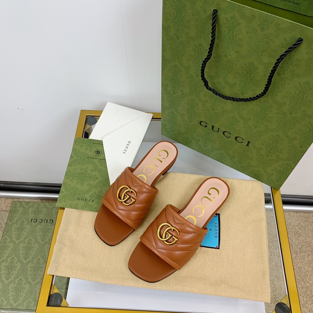 G*u*i slippers 81