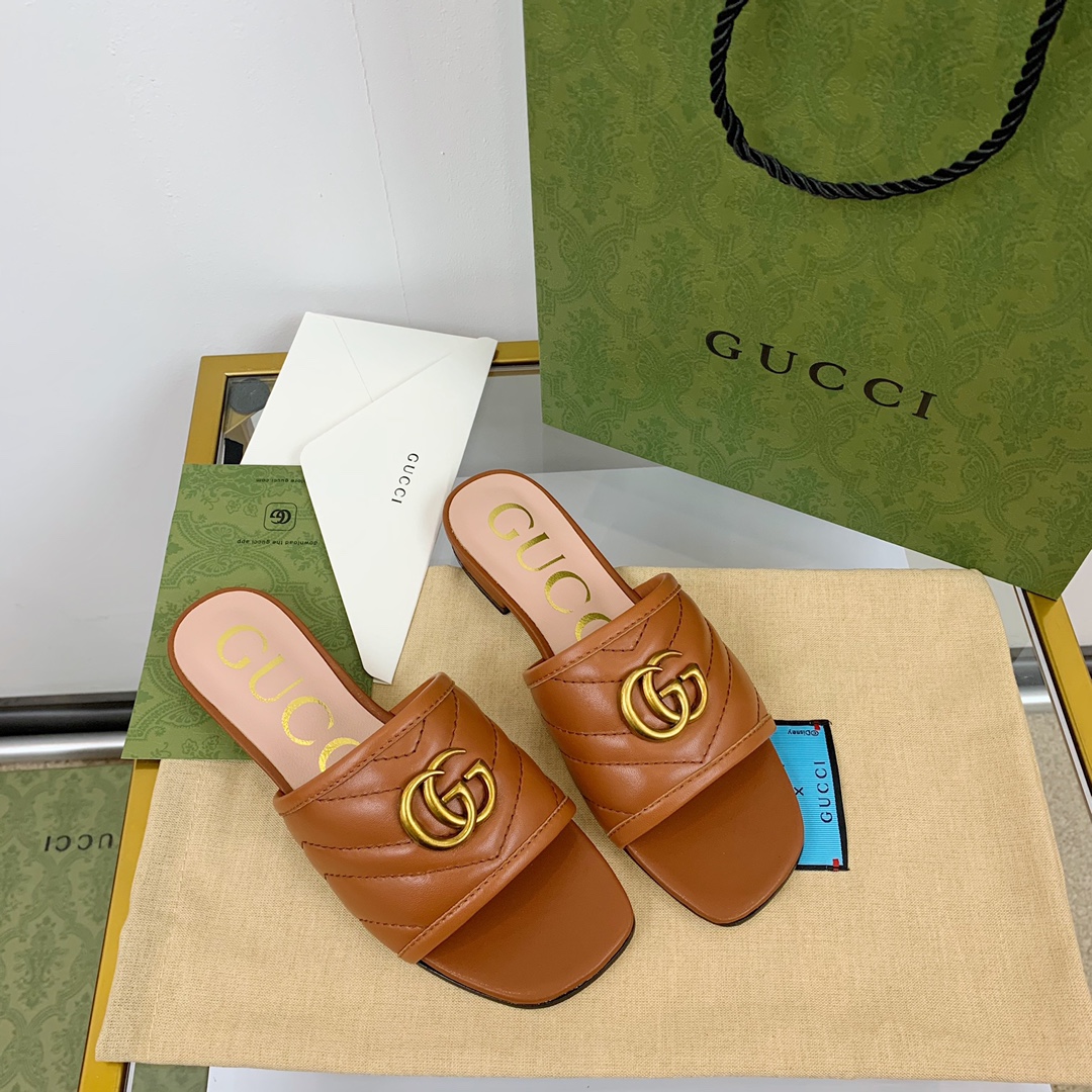 G*u*i slippers 81