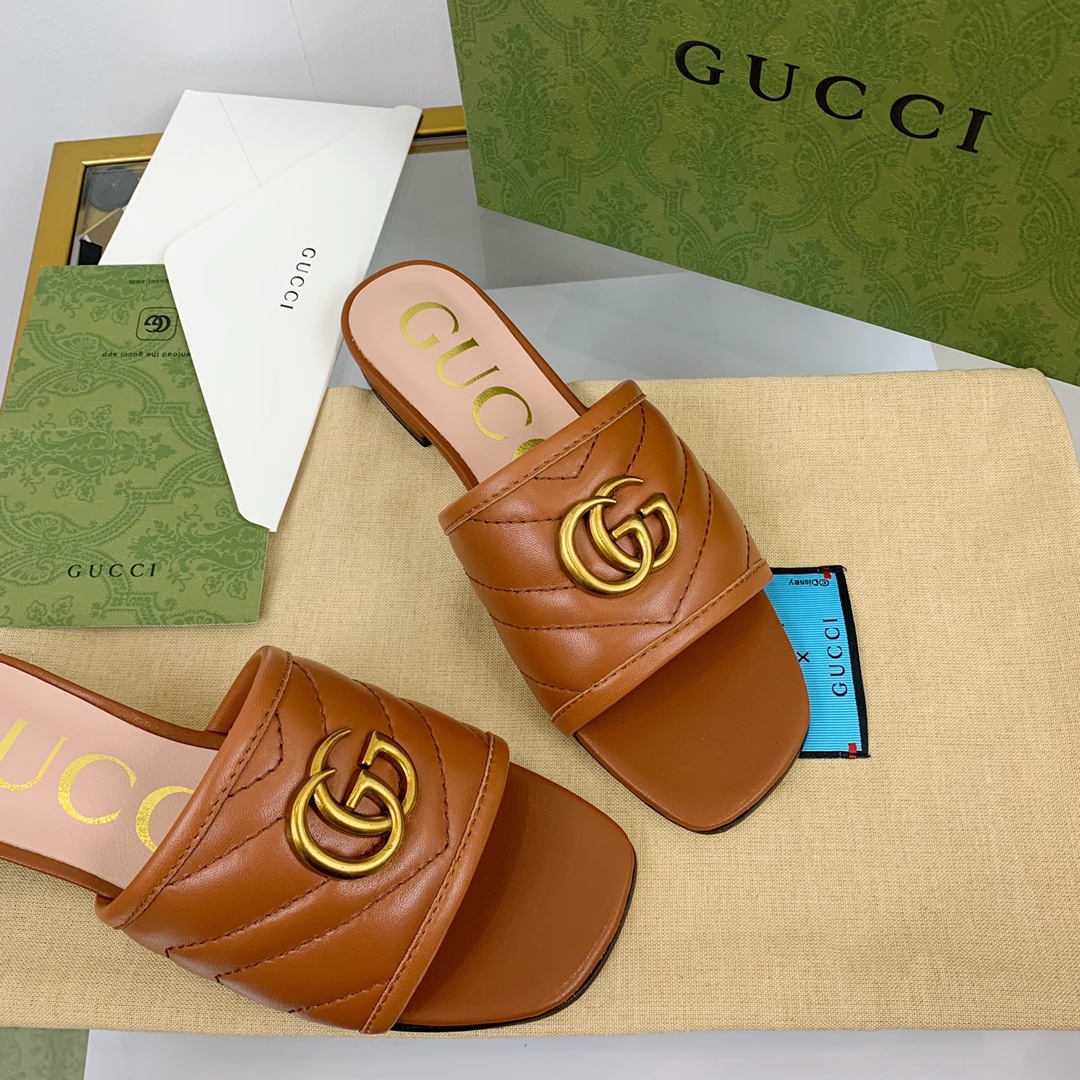 G*u*i slippers 81