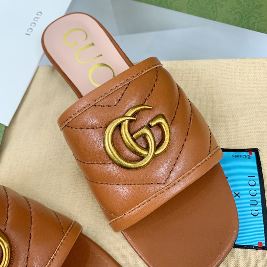 G*u*i slippers 81