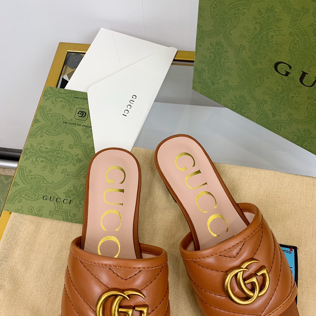 G*u*i slippers 81