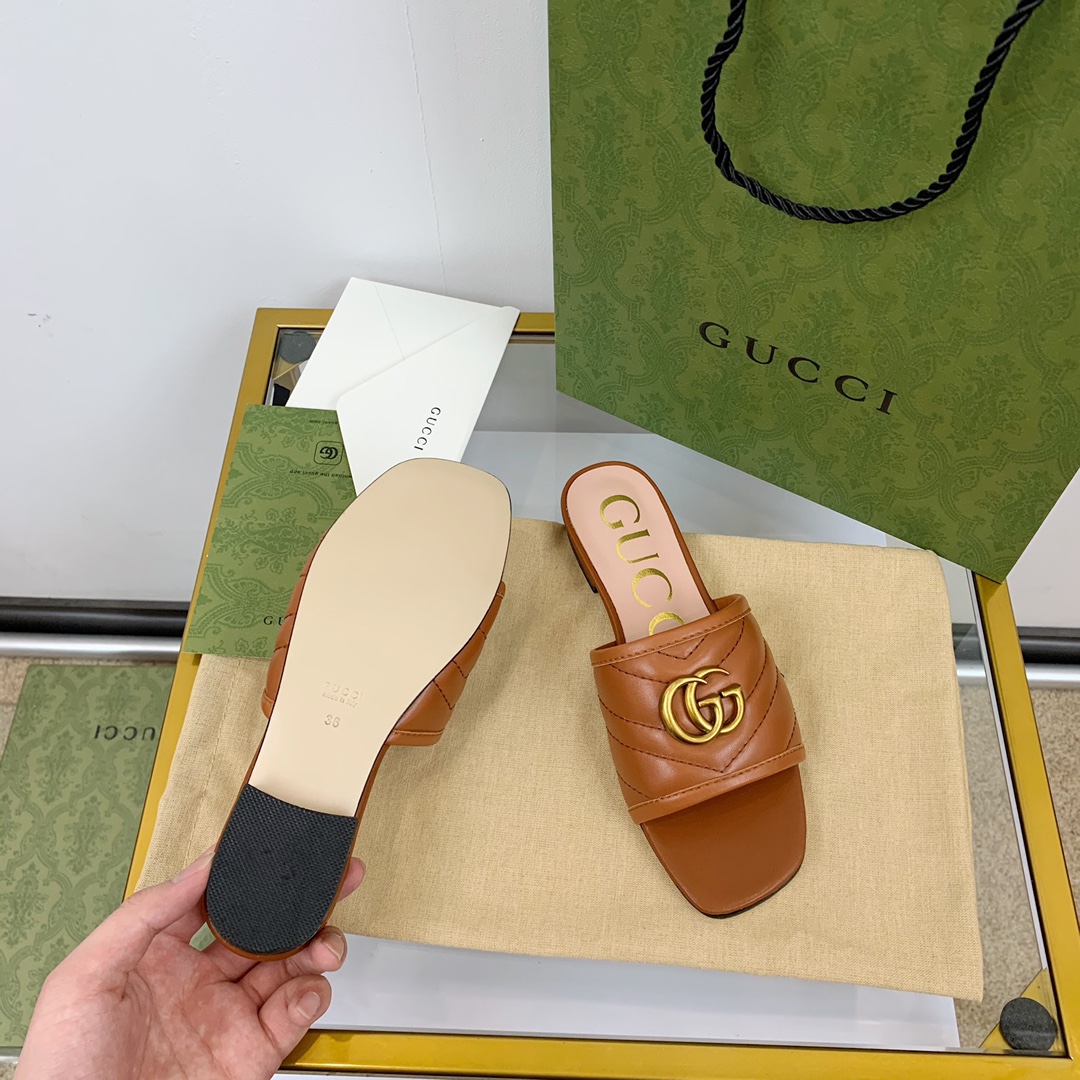 G*u*i slippers 81