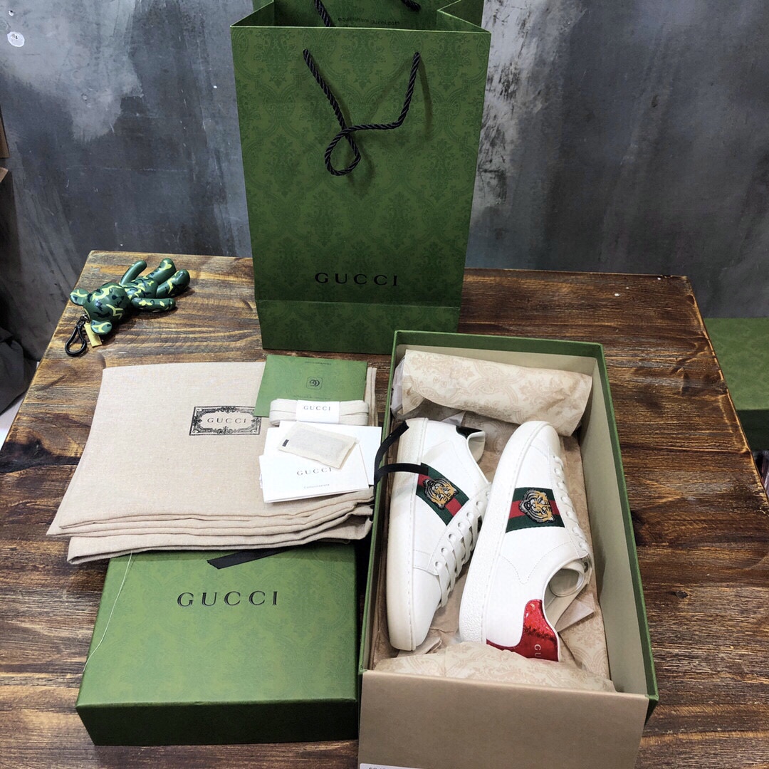 G*u*i flats 49