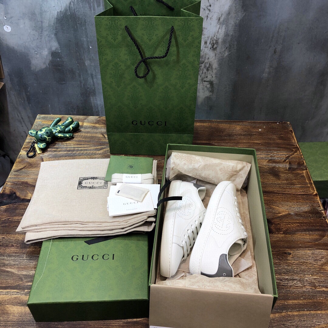 G*u*i flats 61