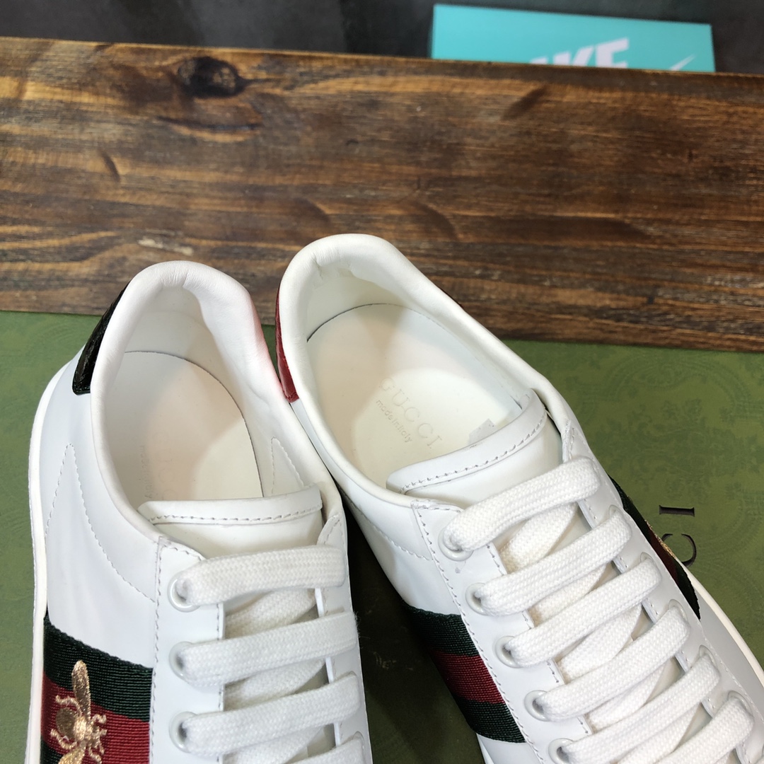 G*u*i bee print sneaker