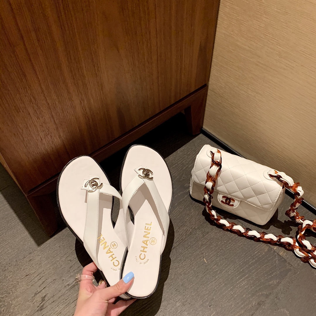 Ch*el slippers 10