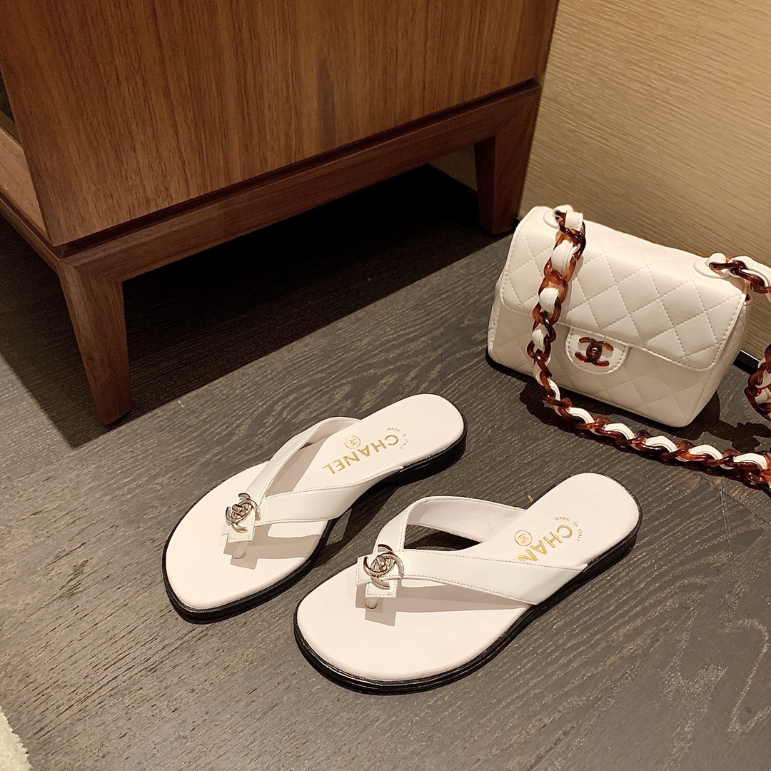 Ch*el slippers 10