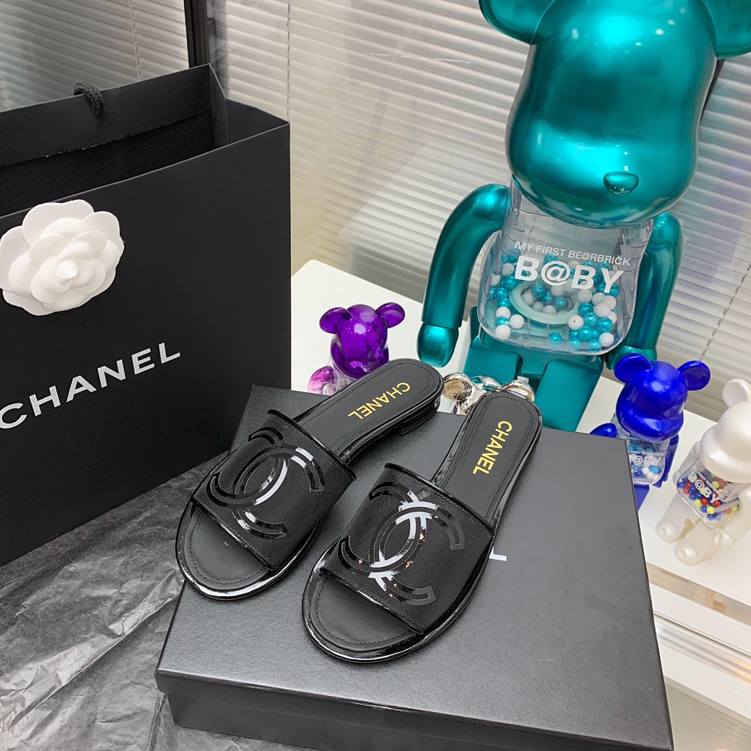 Ch*el slippers 31