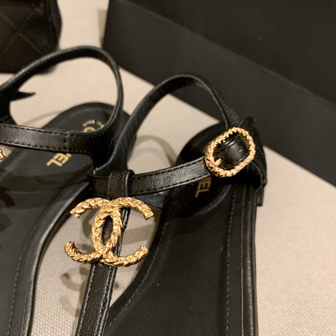 Ch*el slippers 52