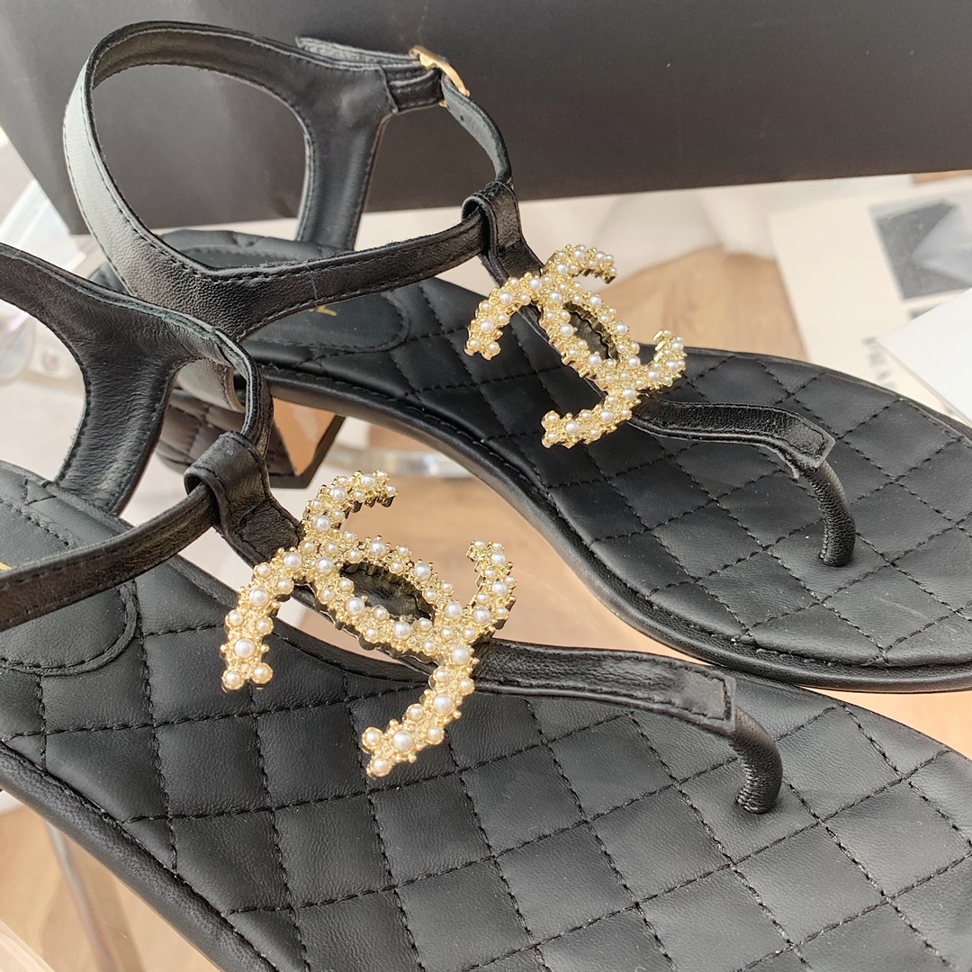 Ch*el slippers 62