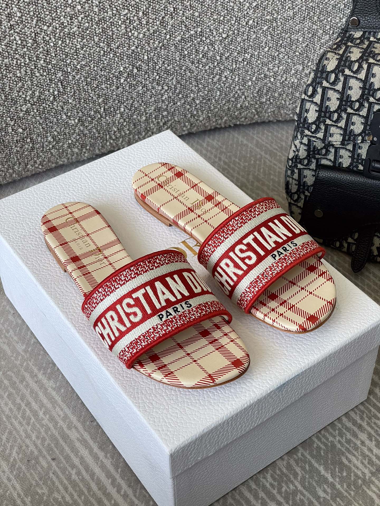 D*or slippers 3
