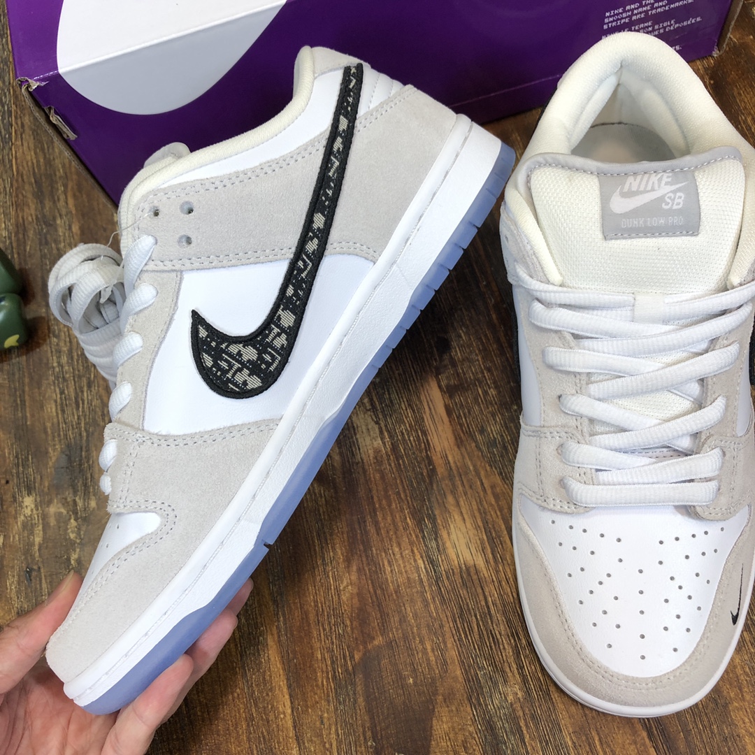 D*or sneakers 72