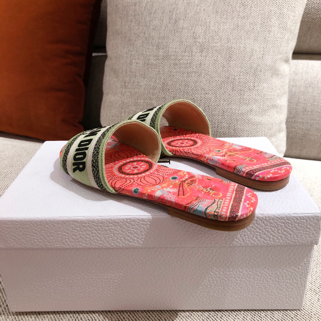 D*or slippers 20