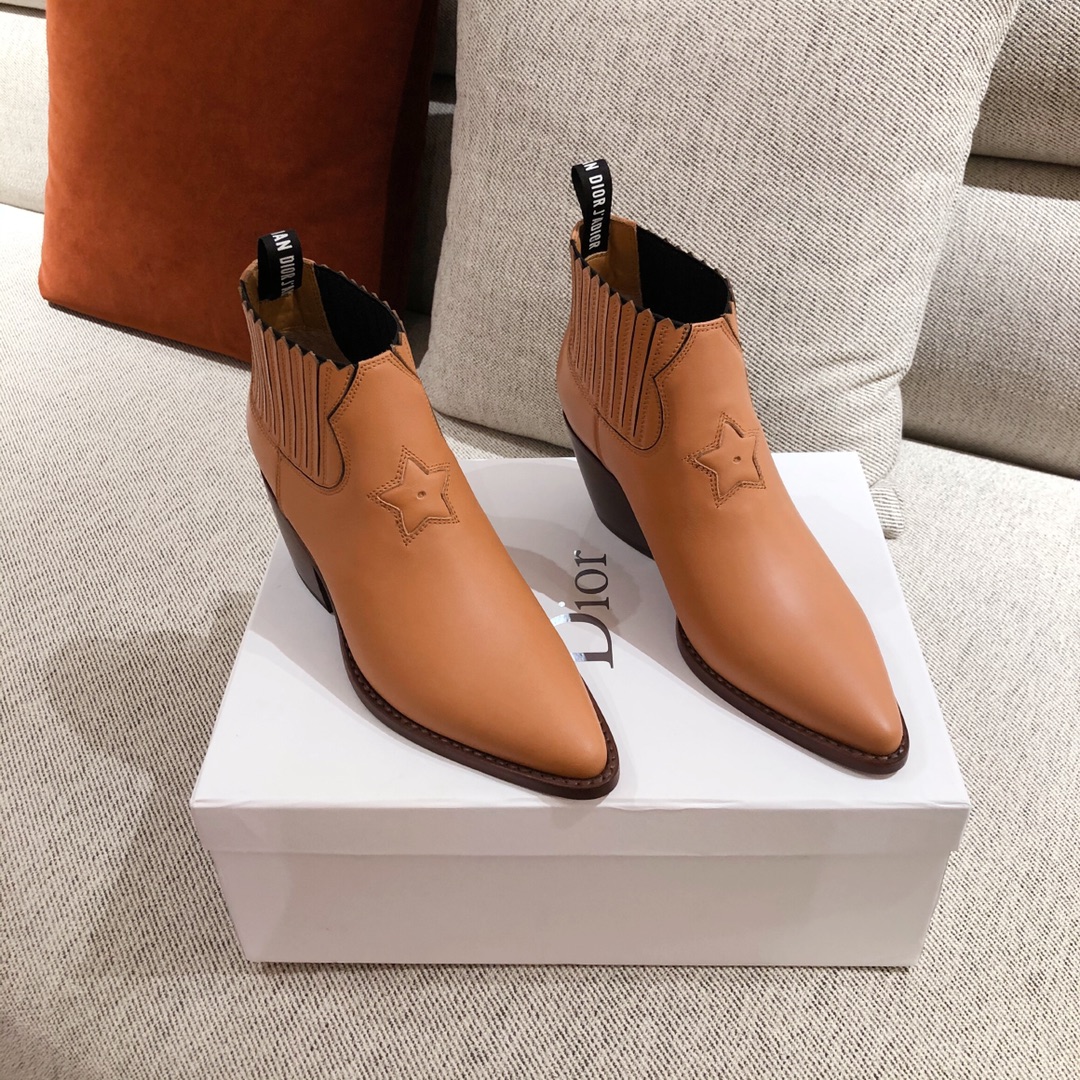 D*or boots 18