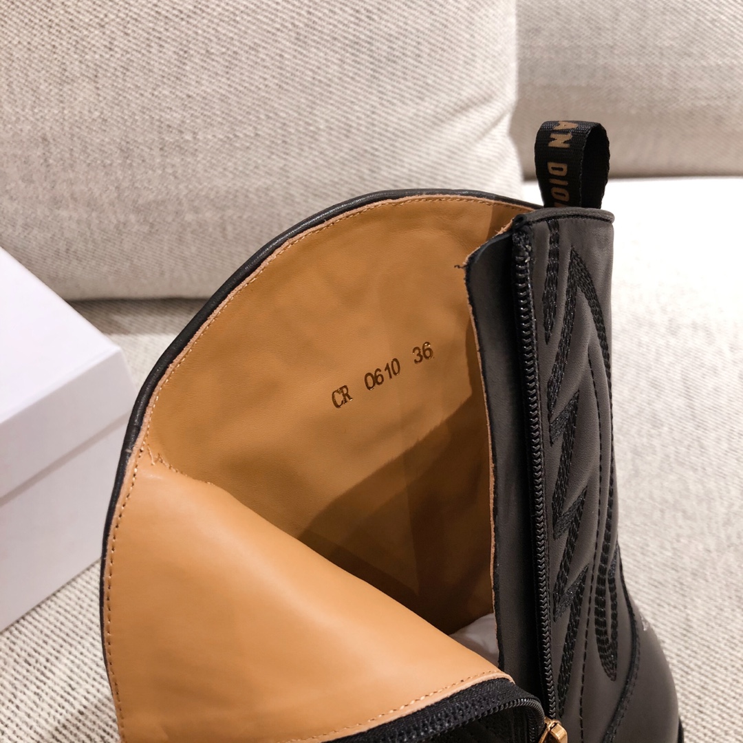 D*or boots 24