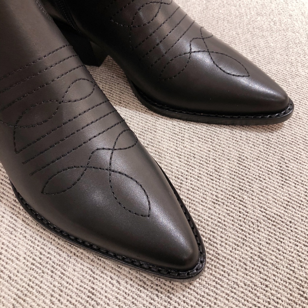 D*or boots 24