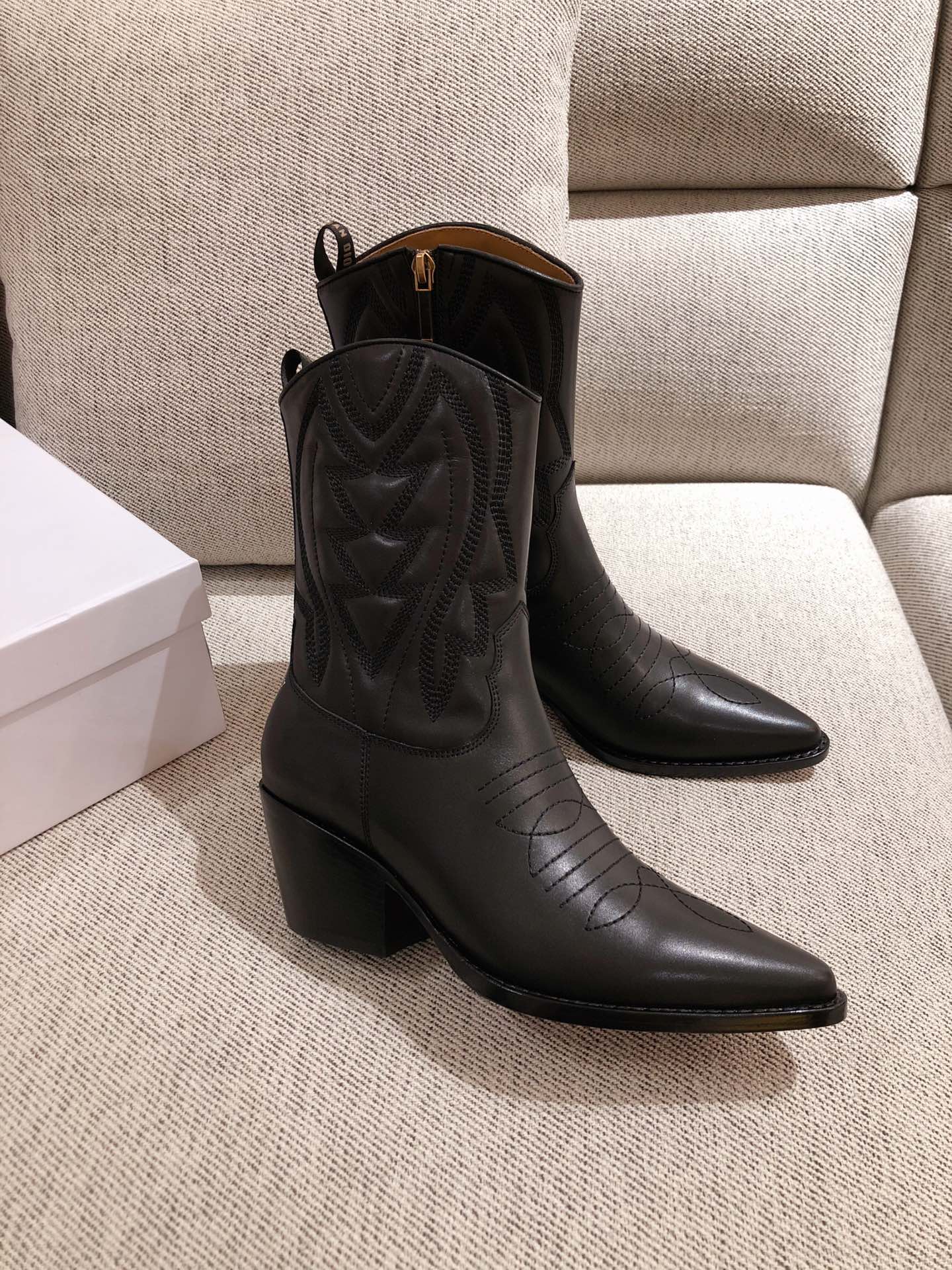 D*or boots 24