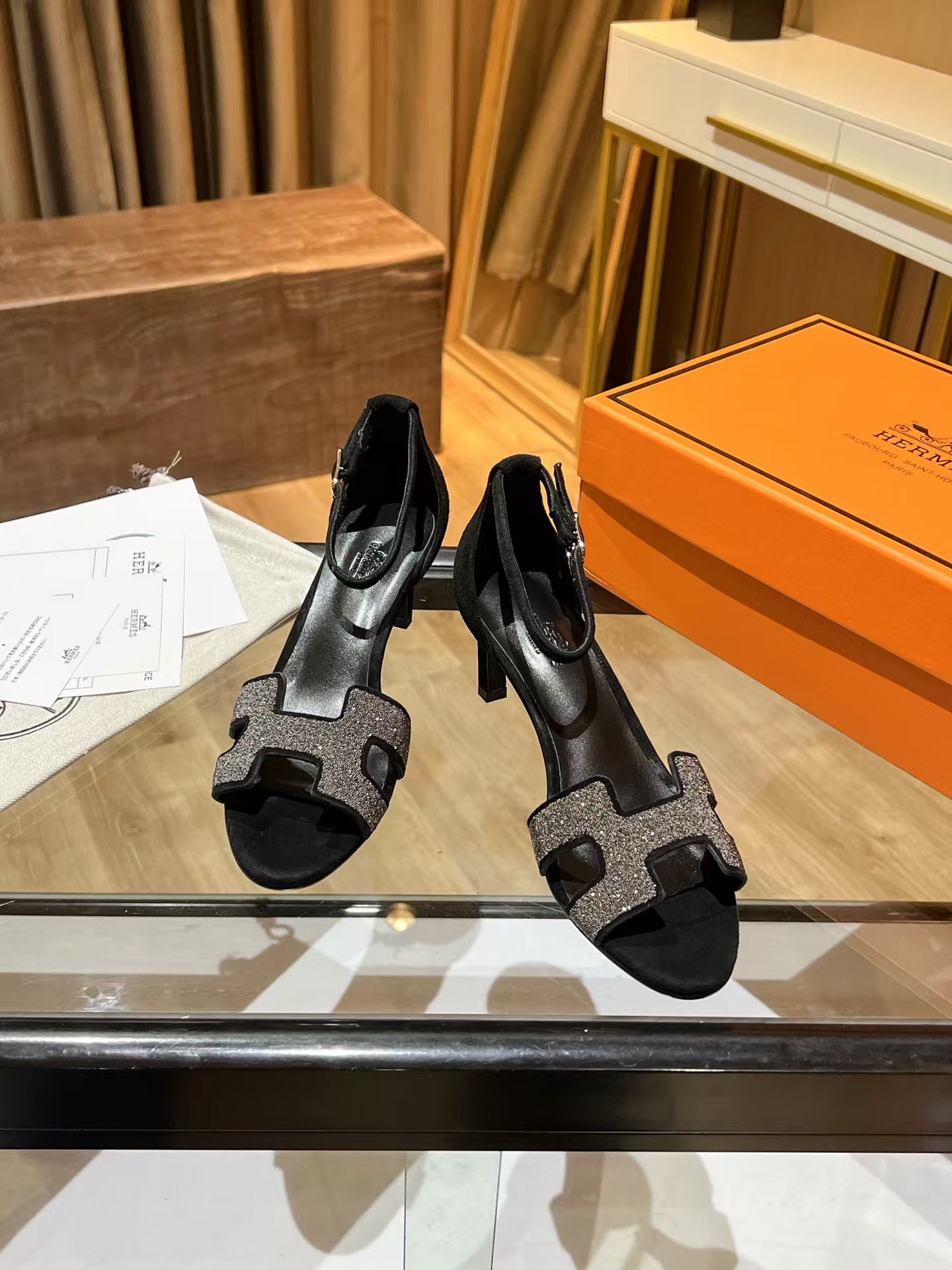 Hermès Classic Simple Sandal