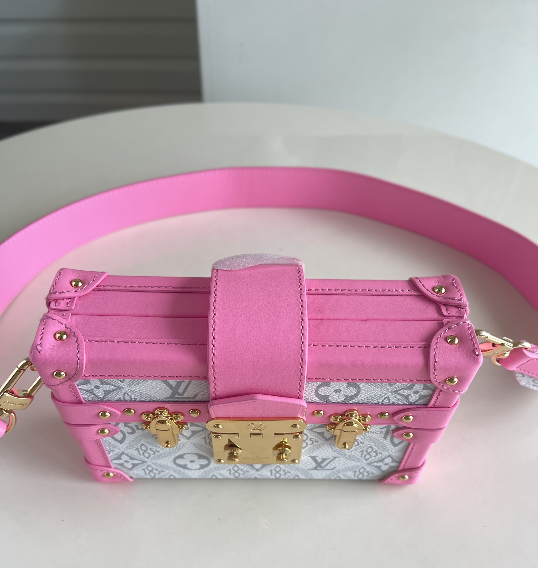 l**is V*t*n lv petite malle shoulder bag