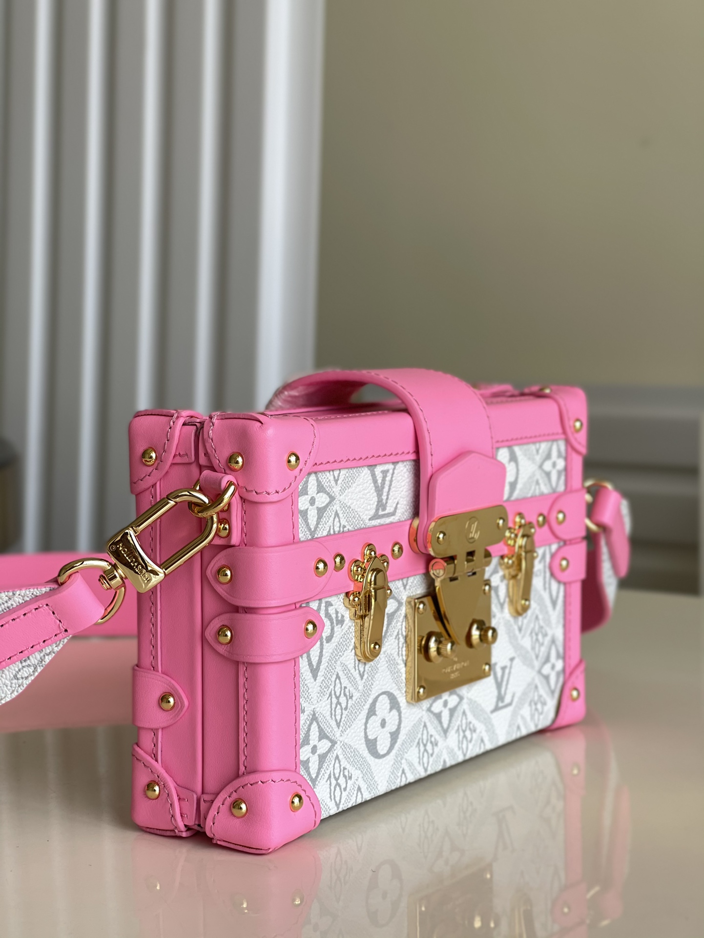 l**is V*t*n lv petite malle shoulder bag