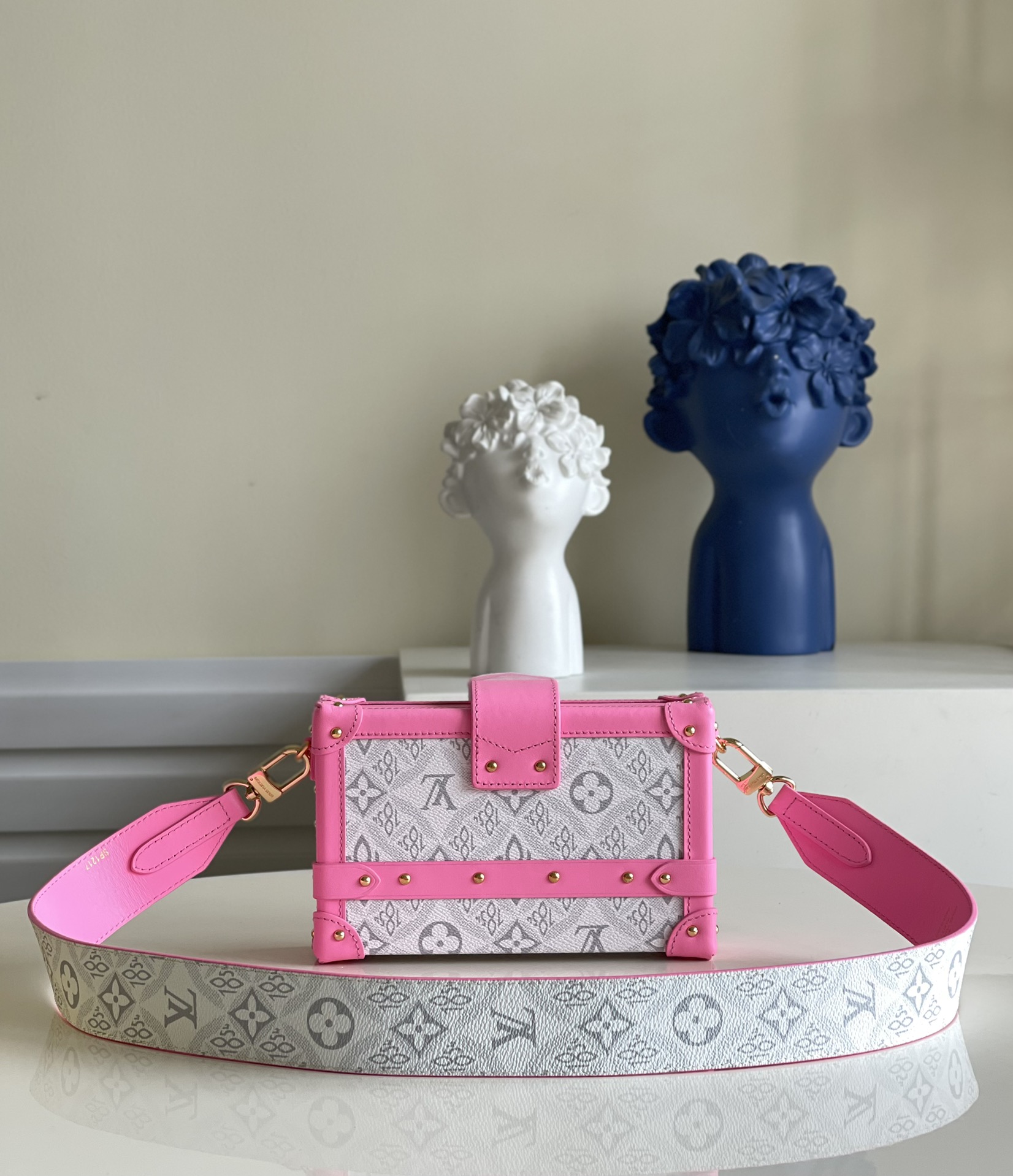 l**is V*t*n lv petite malle shoulder bag