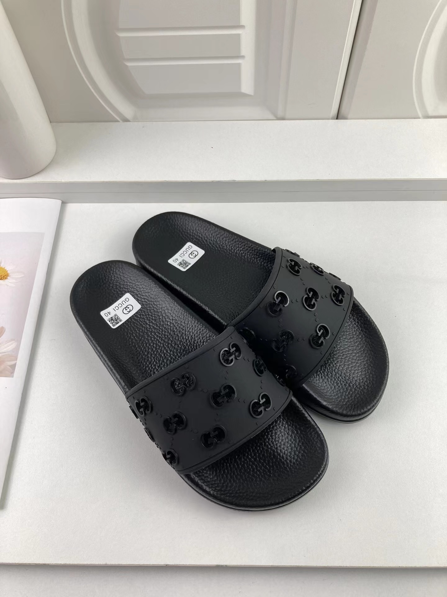 G*u*i pool slides