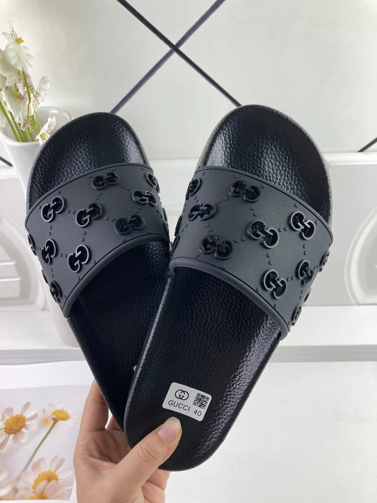G*u*i pool slides