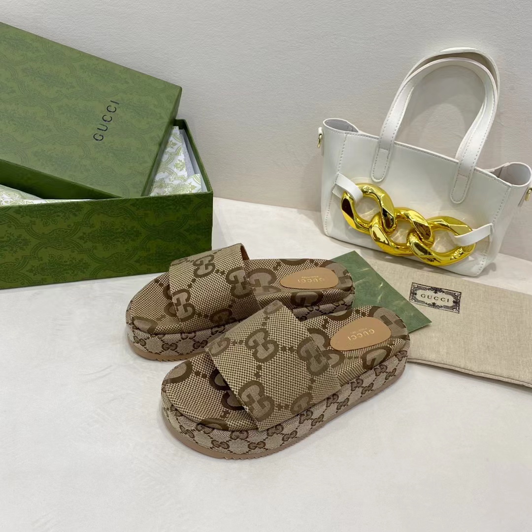 G*u*i open toe sandals