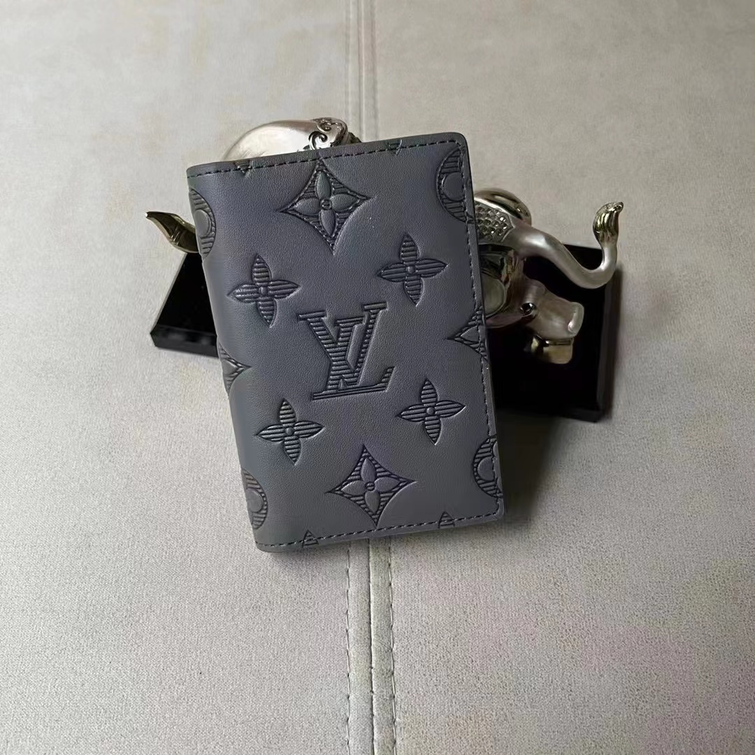 l**is V*t*n small wallets for men