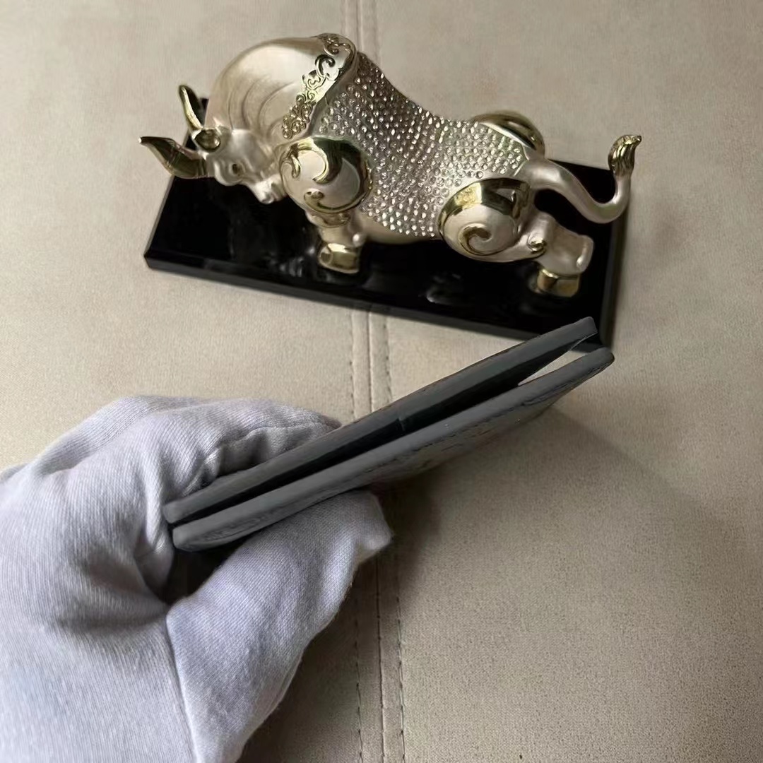 l**is V*t*n small wallets for men