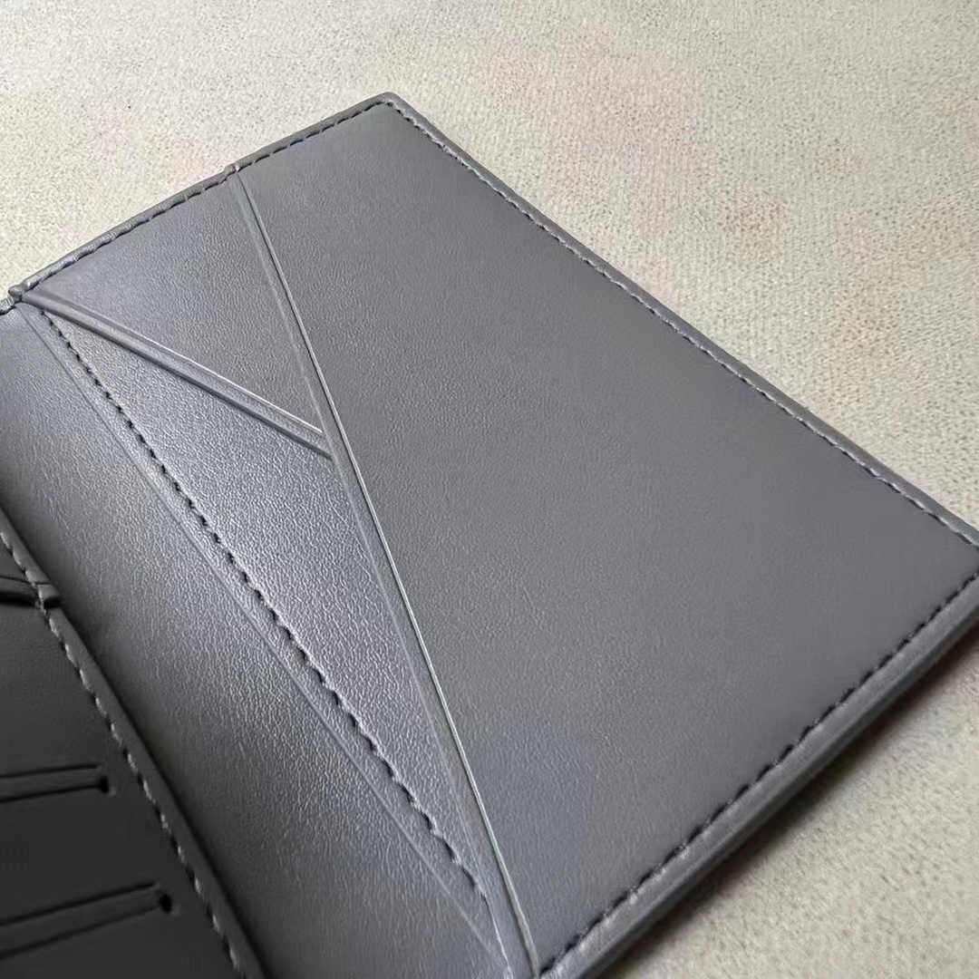 l**is V*t*n small wallets for men