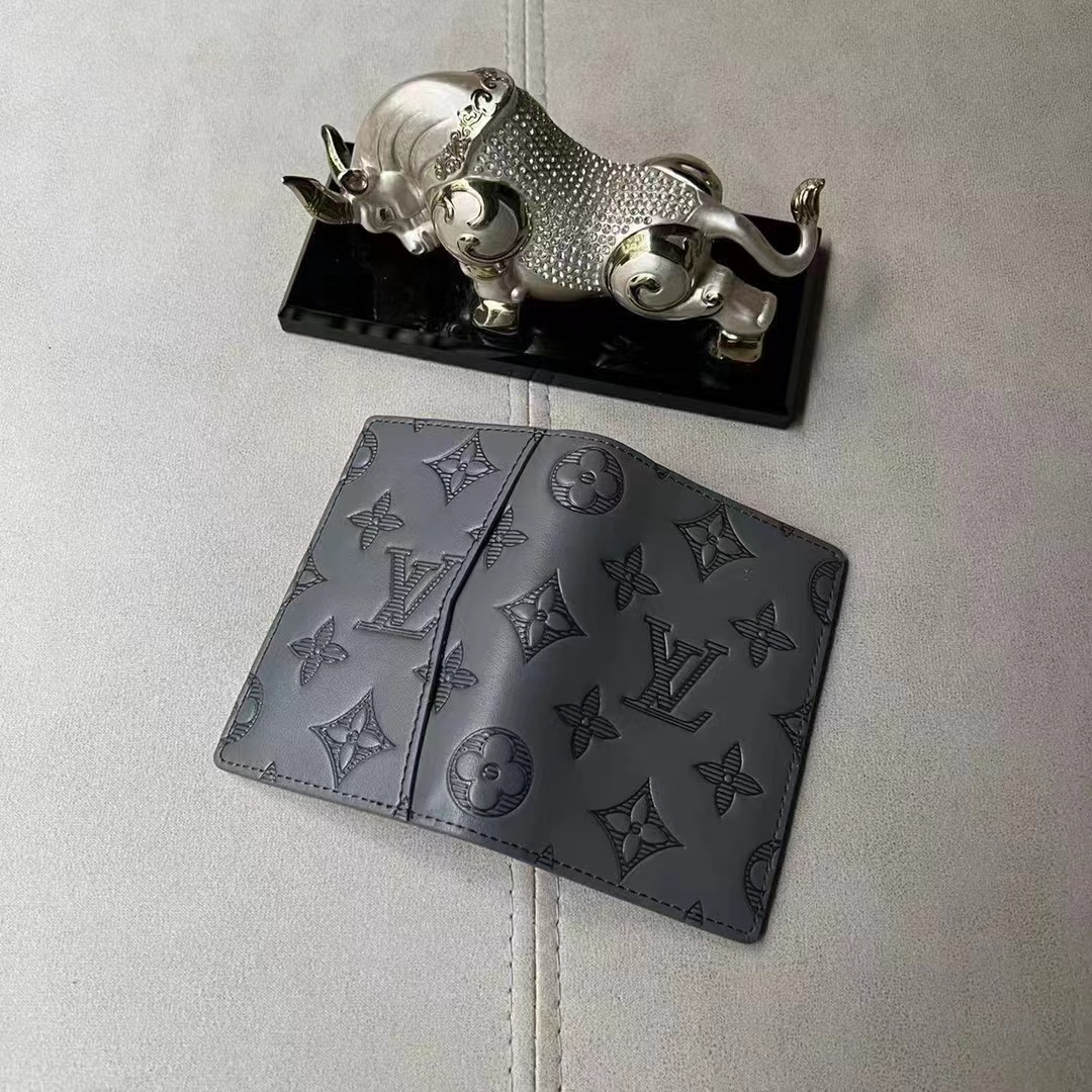 l**is V*t*n small wallets for men
