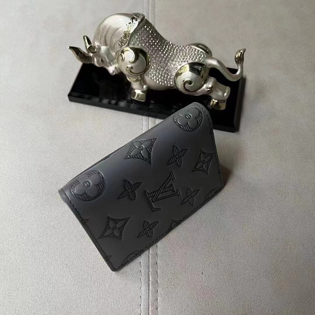 l**is V*t*n small wallets for men