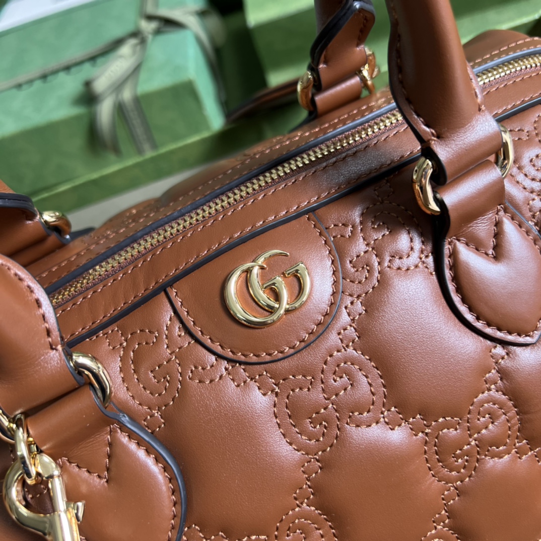 GG Matelassé leather medium bag
