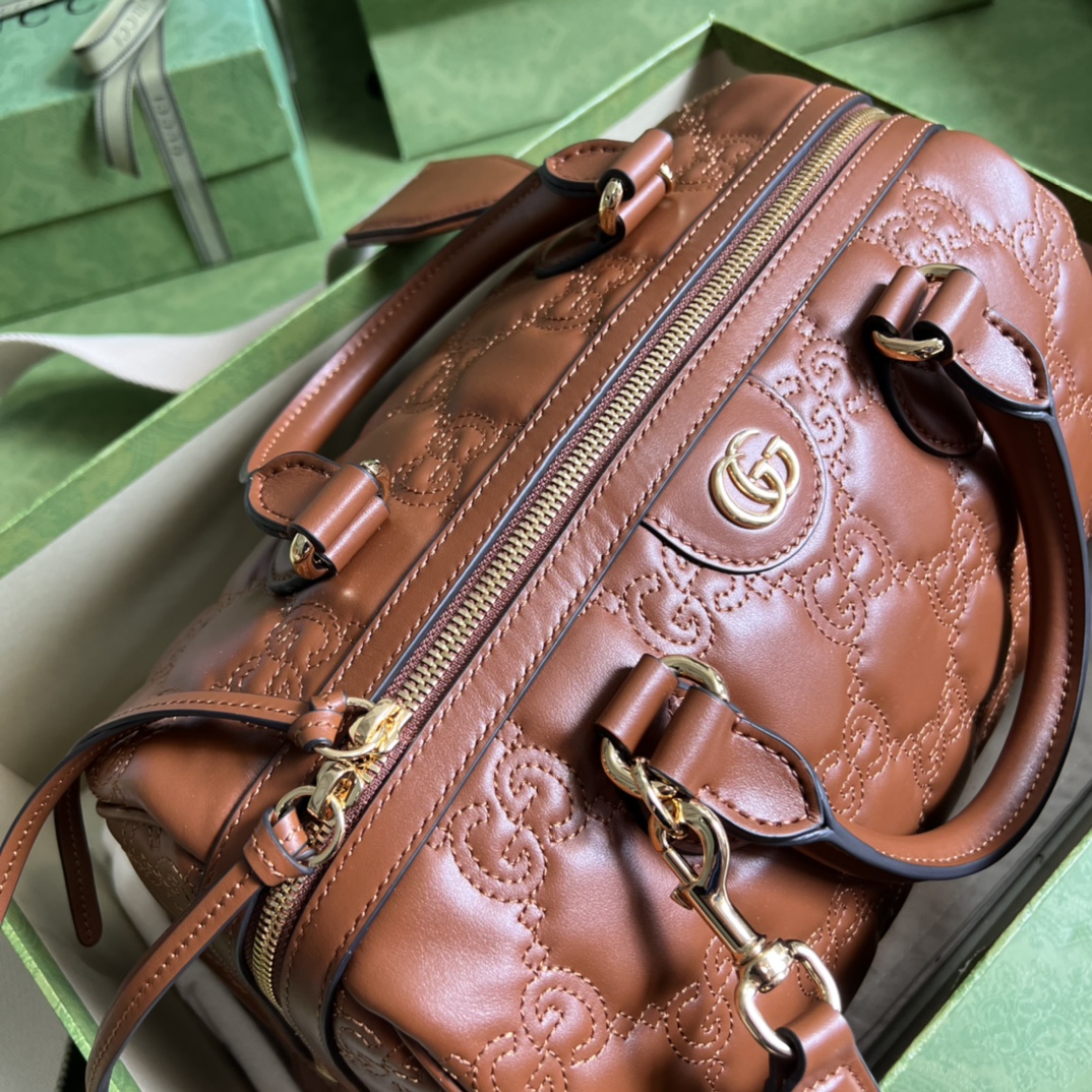 GG Matelassé leather medium bag