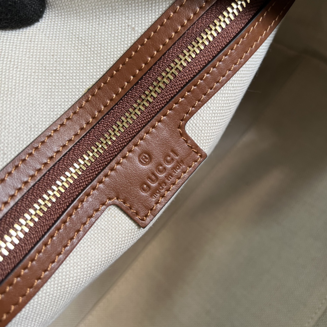GG Matelassé leather medium bag