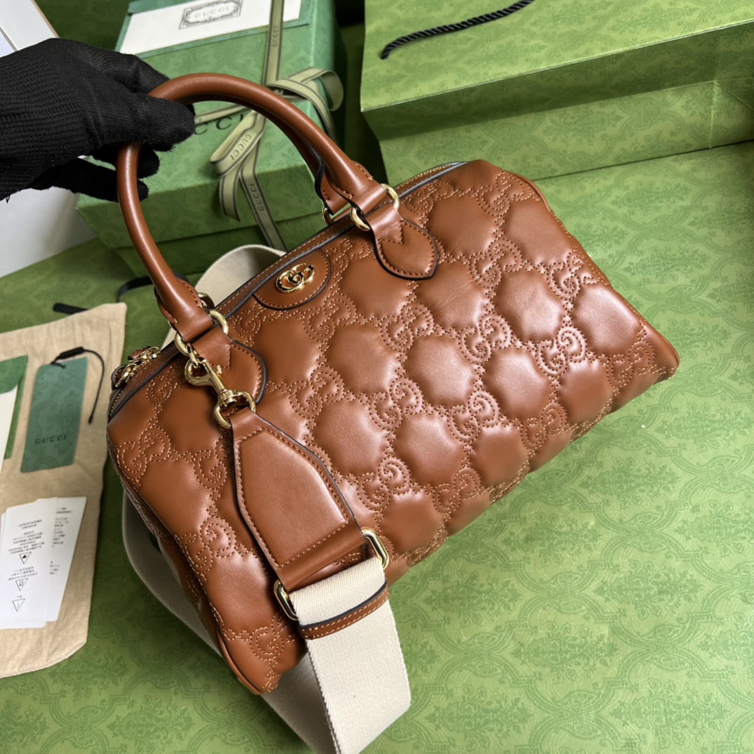 GG Matelassé leather medium bag