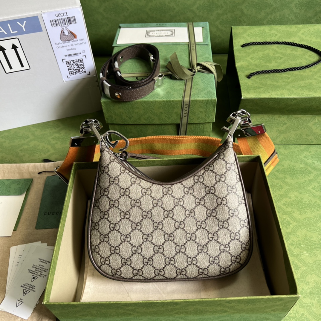 G*u*i attache small shoulder bag