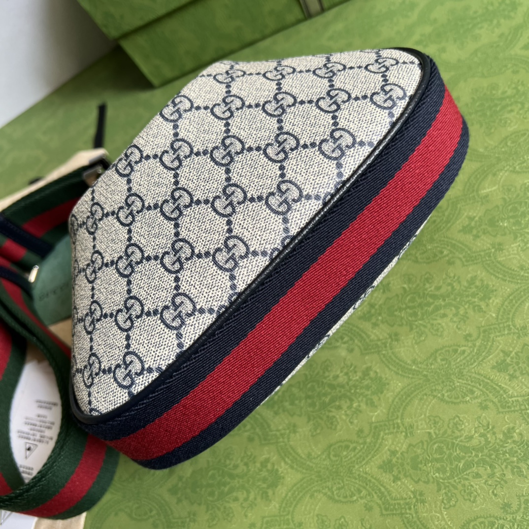 G*u*i attache small shoulder bag