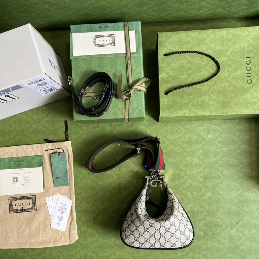 G*u*i attache small shoulder bag